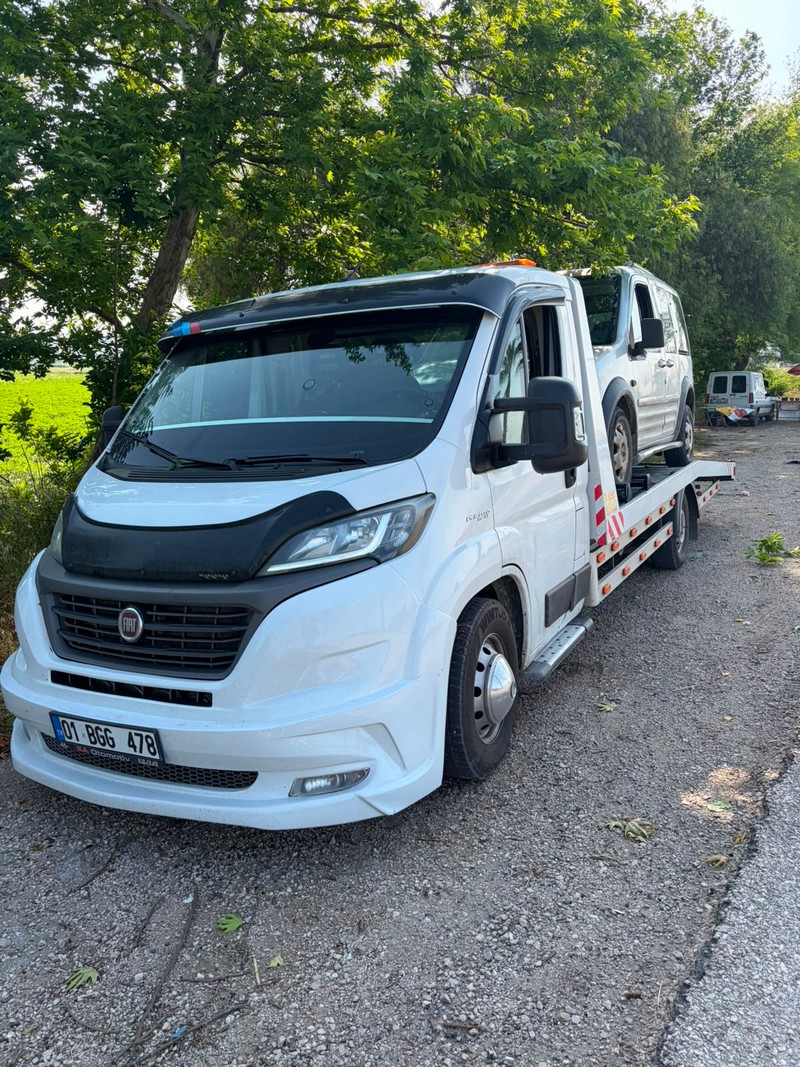 Kaza yapan araç kurtarma hizmeti